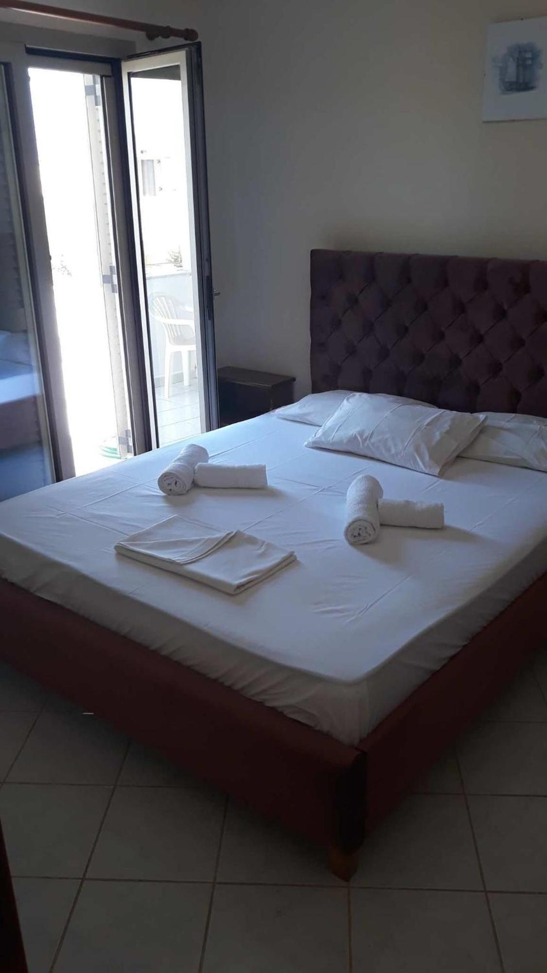Pela Apartments سيسي المظهر الخارجي الصورة